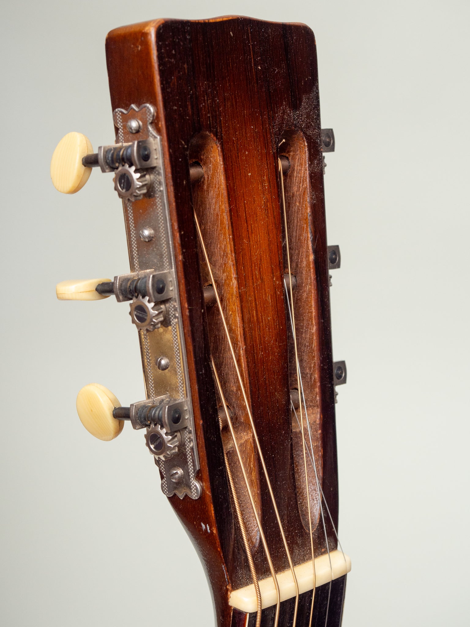 1930's Harmony Round-Hole Archtop