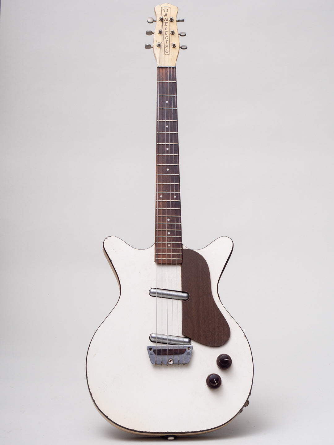 Danelectro Collection 1964 Danelectro 6026 Deluxe – TR Crandall Guitars